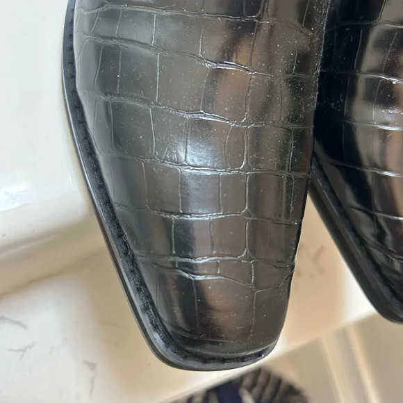 Woman's 9.5 black crocodile ankle bootie with a block heel nwot - Picture 4 of 16